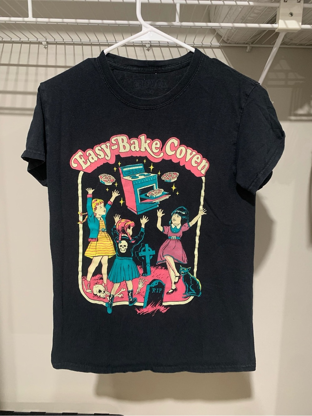 Creepy Co Easy Bake Coven Black Novelty Graphic Short Sleeve Tee Size Small